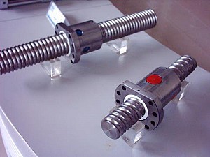ボールねじとリードねじの違いは何ですか?