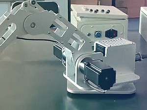 モーターハウジングを開けることはできますか？ ケーブルを長いものに交換したい。