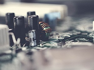 閉ループドライブのデバッグソフトウェアには、どのパラメータをデバッグする必要がありますか？