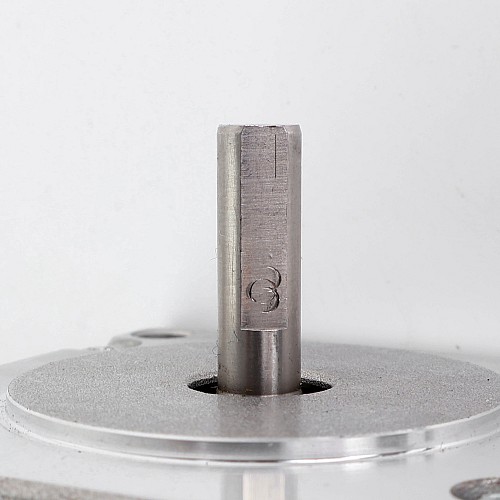 Nema 23 バイポーラ 1.8deg 1.9Nm(269.06oz.in) 2.8A 57x57x76mm 4 ワイヤ Nema 23 バイポーラ 1.8deg 1.9Nm(269.06oz.in) 2.8A 57x57x76mm 4 ワイヤ