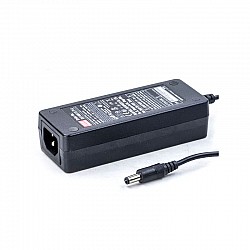 GST40A15-P1J MEANWELL 40W 15VDC 2.67A 115/230VAC AC-DC 信頼性の高いグリーン産業用アダプタ