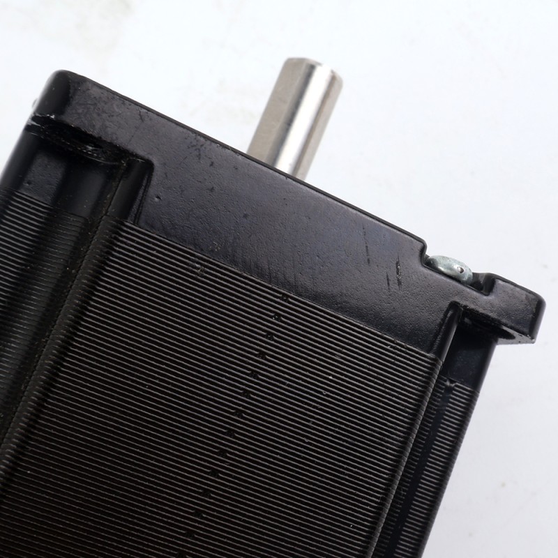 iCL シリーズ NEMA 23 統合閉ループ ステッピング モーター 2.3Nm (325.71oz.in) 20 ～ 50VDC、14 ビット エンコーダー付き